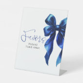 Navy Blue Bow Bridal Shower Favors Reclamebord Met Voetstuk (Voorkant)
