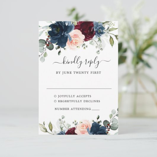 Navy Blue Burgundy Blush Pink Floral Weddenschap RSVP Kaartje (Staand voorkant)