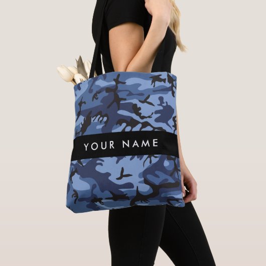 Navy Blue Camouflage Jouw naam personaliseren Tote Bag (Dichtbij)