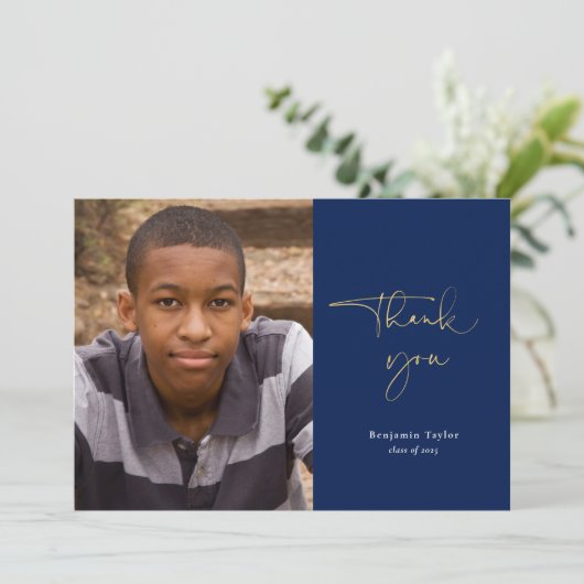 Navy Blue Casual Script Photo Afstuderen Hartelijk Bedankkaart (Staand voorkant)