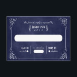 Navy Blue Chalkboard Art Deco Wedding RSVP Kaarten Kaartje<br><div class="desc">Eenvoudige,  elegante reactiekaarten met dunne,  fancy draden die doen denken aan een  kunstdecoontwerp,  tegen een blauw marinekaart met textuur.</div>