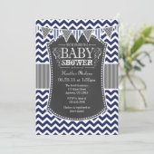 Navy Blue Chalkboard Chevron Baby shower Invite Kaart (Staand voorkant)