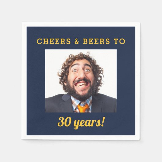 Navy Blue Cheers & Beers Milestone Verjaardagsfoto Servet (Voorkant)