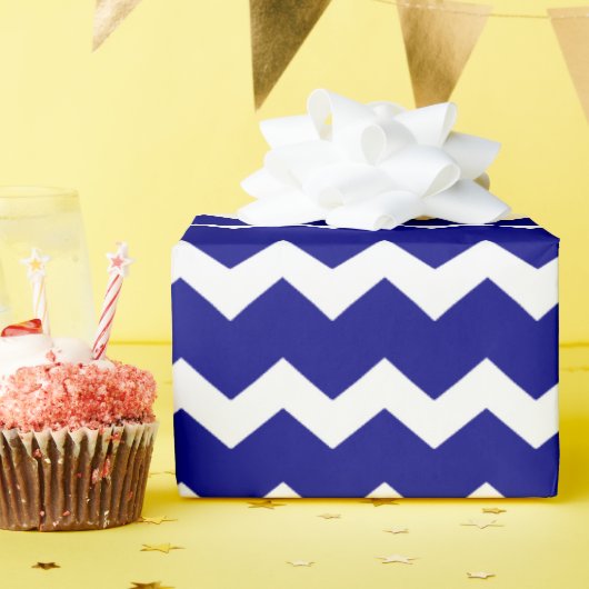 Navy blue chevron cadeaupapier (Verjaardagsfeest)