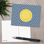 Navy Blue Chevrons met aangepast geel monogram Briefkaart<br><div class="desc">Een gewaagd geometrisch ontwerp in verse,  trendy kleuren. Als u de monogrammen moet aanpassen,  klik op de pas het knoop aan en breng veranderingen aan.</div>