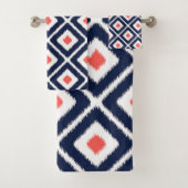Navy Blue, Coral, White Ikat Diamond Pattern Bad Handdoek (Insitu)