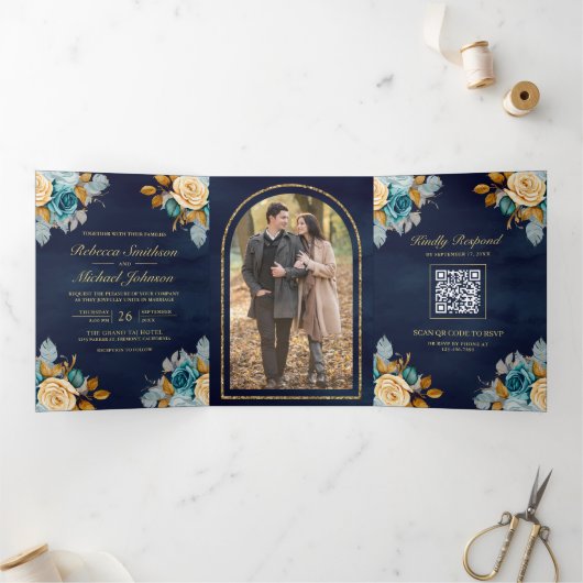 Navy Blue Cream Bloemen Goud QR Code Foto Bruiloft Drieluik Uitnodiging (Binnen)