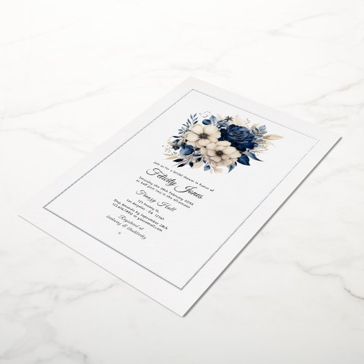 Navy Blue, Cream en Silver Floral Vrijgezellenfees Folie Uitnodiging (Gedraaid)