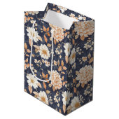 Navy Blue Cream Peach Bloemen Verjaardag Medium Cadeauzakje (Voorkant Gekanteld)
