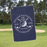 Navy Blue Custom Hole in een Golf Ball Clubs Golfhanddoek<br><div class="desc">Personaliseer de naam,  locatie,  het nummer van het gat en de datum om creëer een geweldige aandenken te geven om dat fantastische hole-in-one te vieren. Ontworpen door Thisnotme©</div>