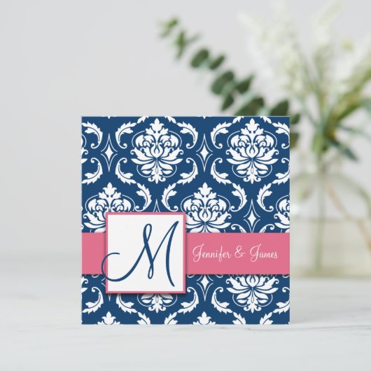 Navy Blue Damask Monogram Uitnodiging Honeysuckle (Staand voorkant)