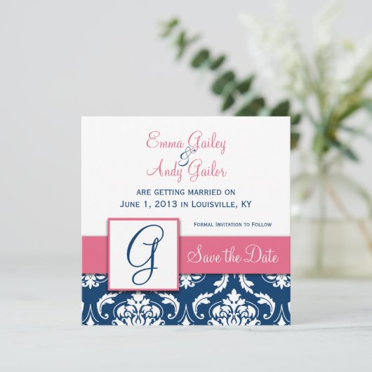 Navy Blue Damast Monogram G Save the Date Roze (Staand voorkant)