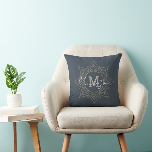 Navy Blue Donkergrijs Goud Mandala Naam Monogram Kussen (Stoel)