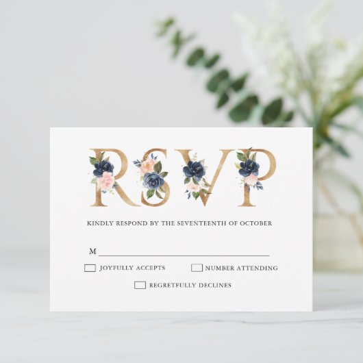 Navy Blue Dusty Blush Pink Floral Wedding RSVP Kaartje (Staand voorkant)
