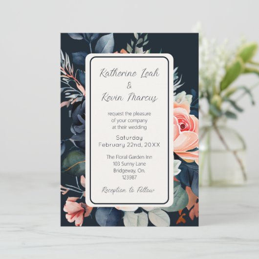 Navy Blue Dusty Roos Floral bruiloft uitnodiging (Staand voorkant)