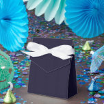 Navy Blue Eenvoudige Aantrekkelijke Tent Bedankdoosjes<br><div class="desc">Voeg een charmant tintje toe aan uw evenement met deze aanpasbare marineblauwe tentvoordeeldozen. Met een eenvoudig en aantrekkelijk ontwerp zijn ze perfect voor bruiloften,  feesten en vieringen. Personaliseer met namen,  berichten of datums om ze echt van jou te maken. Ideaal voor kleine lekkernijen,  cadeaus of bedankverrassingen.</div>