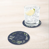 Navy blue elegant moderne botanische scriptbruilof ronde kartonnen onderzetter (Insitu)