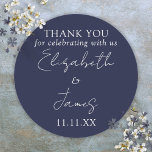 Navy Blue Elegant Script Wedding Bedankt Ronde Sticker<br><div class="desc">Deze marineblauwe minimalistische elegante script bruiloft bedankje sticker kan worden gepersonaliseerd met uw informatie in chique typografie. Ontworpen door Thisnotme©</div>