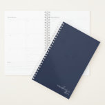 Navy Blue Elegant Simple Minimalist, speciaal gepe Planner<br><div class="desc">Navy Blue Elegant Simple Minimalist Personalized Notitieboek met jouw naam en een modern script. Onze planner is hier om u te helpen uw doelen te bereiken. Het biedt een manier om georganiseerd te blijven en na te denken over je leven. Met een simpel ongedateerd ontwerp kun je deze planner voor...</div>