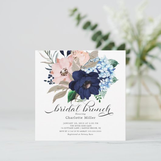 Navy Blue en Blush Bloemen Bruids Brunch Kaart (Staand voorkant)
