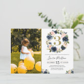Navy Blue en Blush Pink Floral 3rd Birthday Foto Kaart (Staand voorkant)