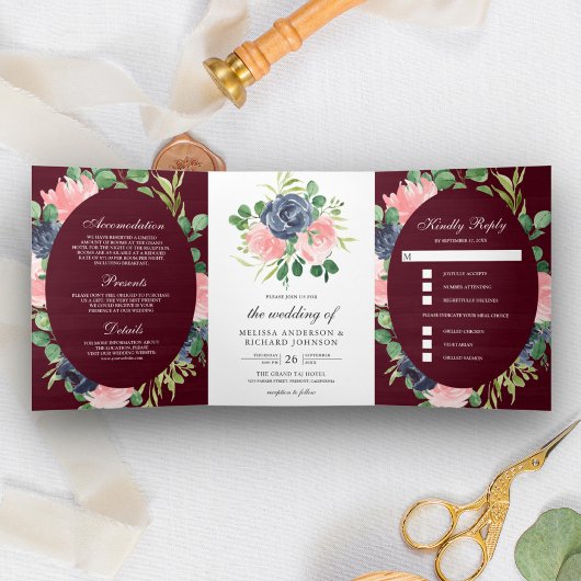 Navy Blue en Blush Pink Floral Burgundy Wedding Drieluik Uitnodiging