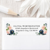 Navy Blue en Blush Pink Floral Country Weddenschap Etiket (Insitu)