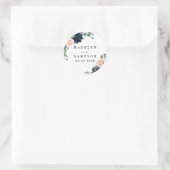 Navy Blue en Blush Pink Floral Country Weddenschap Ronde Sticker (Tas)