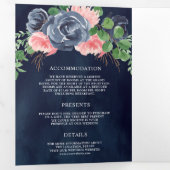 Navy Blue en Blush Pink Floral in één bruiloft Drieluik Uitnodiging (Binnenzijde eerst)
