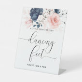 Navy Blue en Blush Pink Wedding Dancing Feet Reclamebord Met Voetstuk (Voorkant)