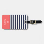 Navy Blue en Coral Chic Stripes Heart Monogram Bagagelabel (Voorkant horizontaal)