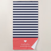 Navy Blue en Coral Chic Stripes Heart Monogram Strandlaken (Voorkant)