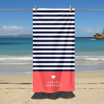 Navy Blue en Coral Chic Stripes Heart Monogram Strandlaken<br><div class="desc">Stijlvolle aangepaste strandlaken in koraal, marineblauw en witte kleuren. Dit ontwerp is voorzien van een preppy klassieke marine en wit gestreepte patroon. Personaliseer het met jouw naam monogram of andere aangepaste tekst met een schattig hartsymbool. Gebruik de ontwerpgereedschappen om achtergrondkleuren te kiezen, de tekstlettertypen en -kleuren te bewerken en uw...</div>