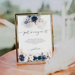 Navy Blue en Dusty Roos zetten een ring op het tek Reclamebord Met Voetstuk