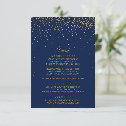 Navy Blue en Glam Gold Confetti Wedding Informatiekaartje (Staand voorkant)