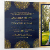 Navy Blue en Gold Asian Mandala Indian Wedding Drieluik Uitnodiging (Binnenzijde eerst)