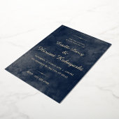 Navy Blue en Gold Elegant, Waterverf achtergrond Folie Uitnodiging (Gedraaid)