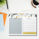 Navy Blue en Gold Floral Weekly Calendar Notitiebl Notitieblok<br><div class="desc">Organiseer je weer voor school en show je schoolgeest met deze marineblauwe en gouden waterverf bloemenweekkalender met vijf aangepaste tekstgebieden waarmee je je wekelijkse familie- of leraarskalender-notitieblok kunt aanpassen aan je behoeften. Voorgestelde gebieden omvatten een titelgebied voor uw achternaam, een sectie Notities / niet vergeten, een titel voor de dagelijkse...</div>