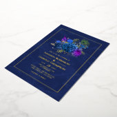 Navy Blue en Gold Peacock Wedding Folie Uitnodiging (Gedraaid)