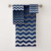 Navy Blue en Gray Chevron Stripes Bad Handdoek (Insitu)