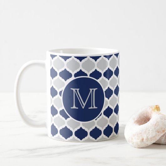 Navy Blue en Grey Quatrefoil Monogram Koffiemok (Met donut)