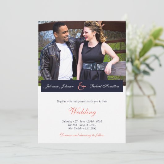 Navy Blue en koraal foto bruiloft uitnodiging (Staand voorkant)