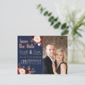 Navy Blue en Merlot Floral redden de datum Uitnodiging Briefkaart (Staand voorkant)