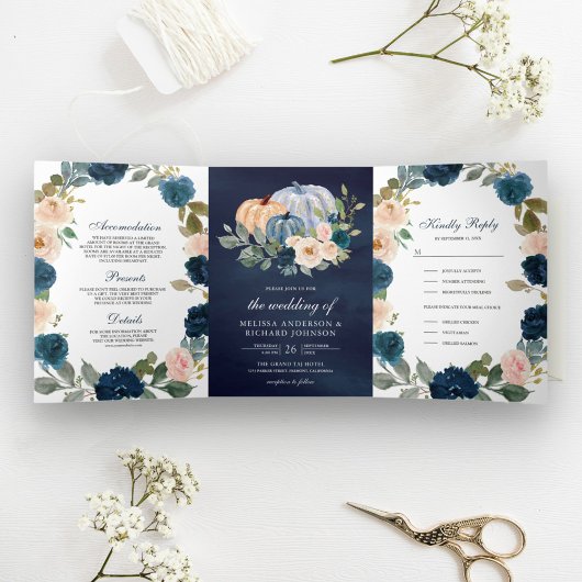 Navy Blue en Peach Floral Pumpkin Wedding Drieluik Uitnodiging