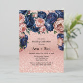 Navy Blue en Roos Gold Floral Wedding Folie Uitnodiging (Staand Voorkant)