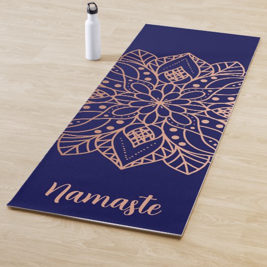 Navy Blue en Roos Gold Mandala Flower Custom Name Yogamat (In situ)