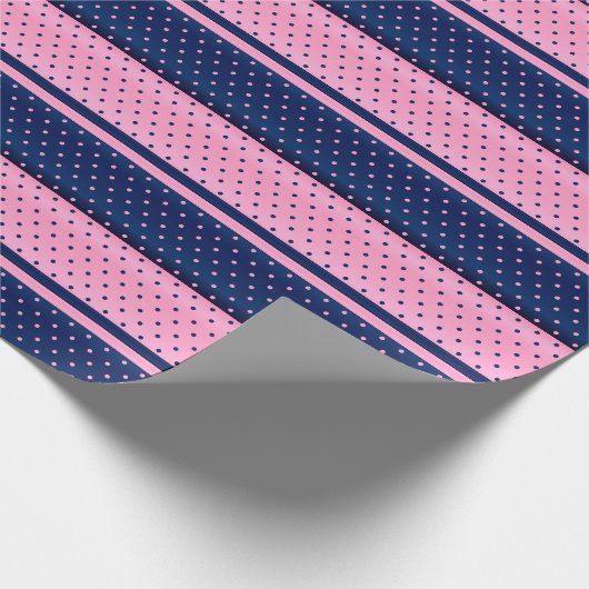 Navy Blue en roze stripes en Polka Dots Cadeaupapier (Hoek)