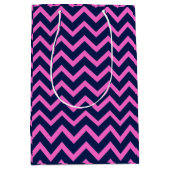 Navy-Blue en Roze Zigzag Chevron Geometric Pattern Medium Cadeauzakje (Voorkant)