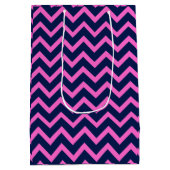 Navy-Blue en Roze Zigzag Chevron Geometric Pattern Medium Cadeauzakje (Achterkant)