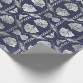 Navy Blue en Silver Art Deco Shell Pattern Cadeaupapier (Hoek)